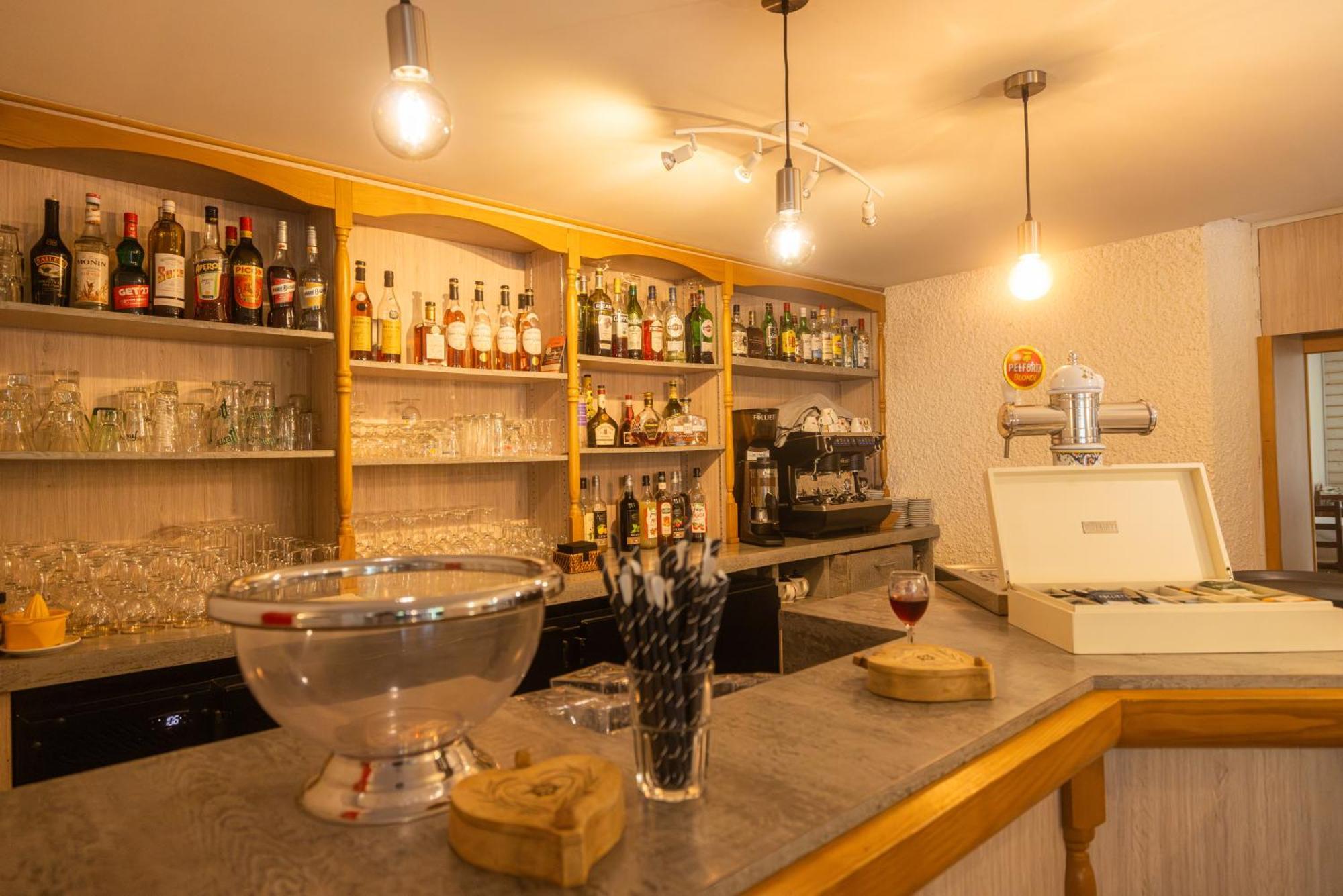 Hotel Restaurant Des Thermes 카스테라베르두잔 외부 사진