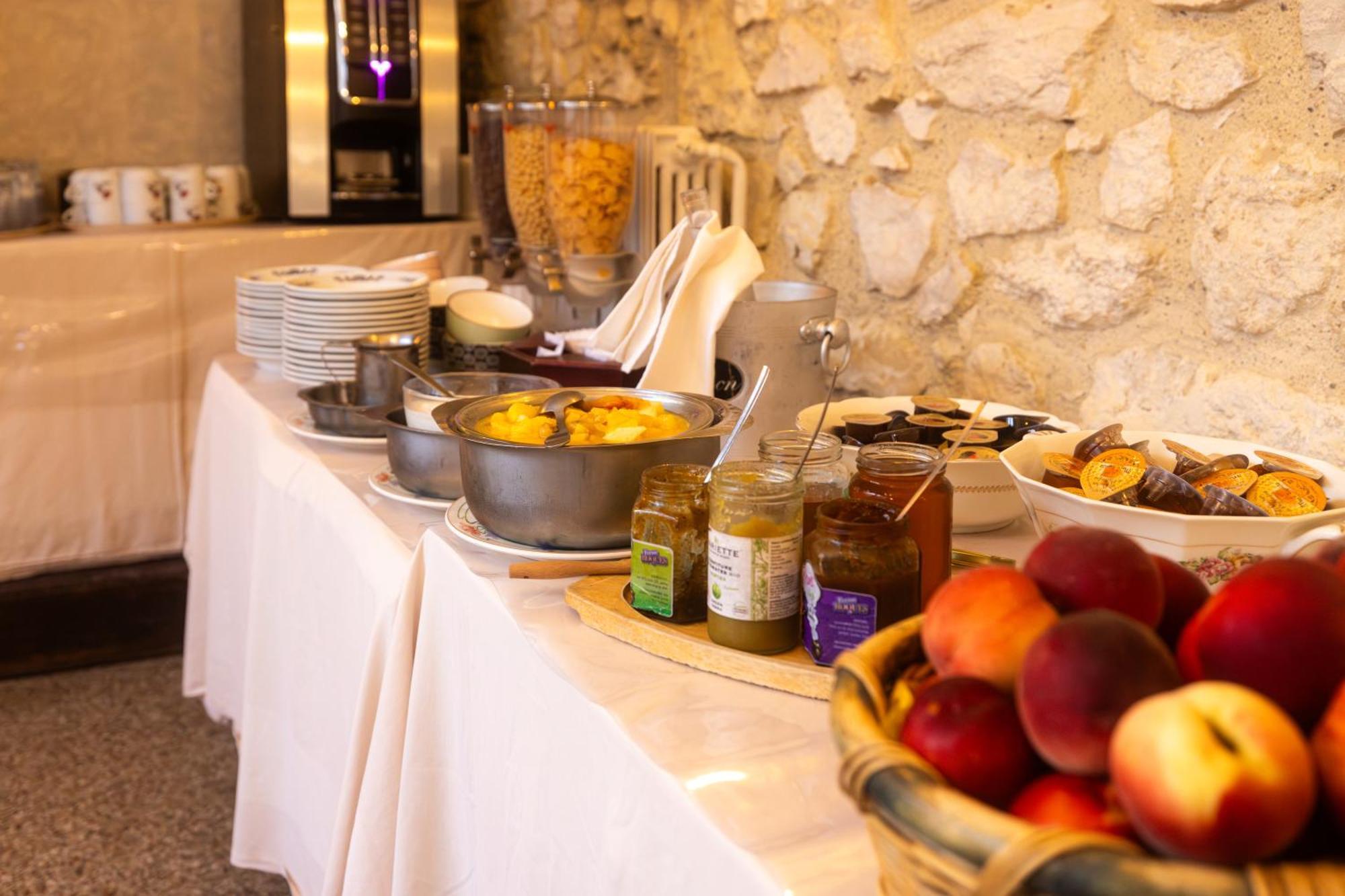 Hotel Restaurant Des Thermes 카스테라베르두잔 외부 사진